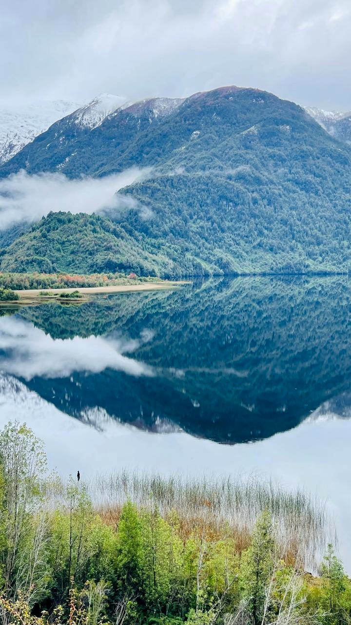 Lago y montaña de Patagonia